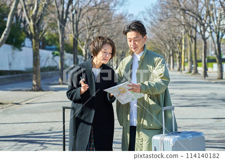 Man and woman lost with suitcases Man and woman lost with suitcases 114140182