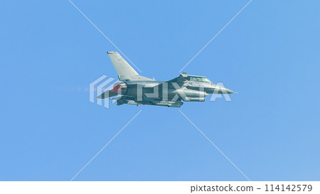 Accelerating US Air Force F-16 Fighting Falcon 114142579