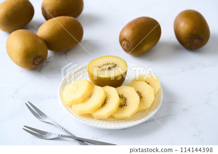 New Zealand Golden Kiwi 114144398