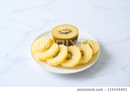 New Zealand Golden Kiwi 114144403