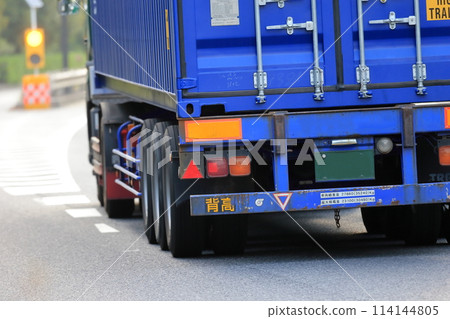 Trailer truck 114144805