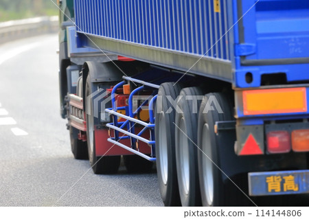 Trailer truck 114144806