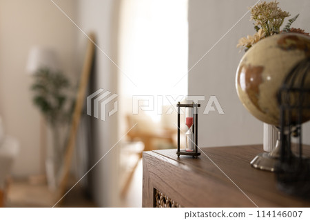 hour glass, hour-glass, hourglass 114146007