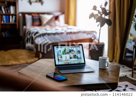 A stylish room with a pass-through 114146022