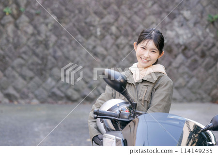 騎自行車的女人的肖像 騎自行車的女人的肖像 114149235