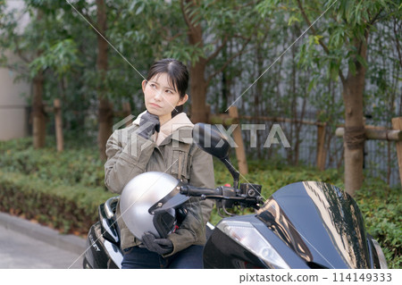 騎自行車的女人 騎自行車的女人 114149333