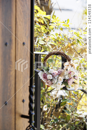 Image material for the wedding aisle: dried flower wreath Image material for the wedding aisle: dried flower wreath 114149338