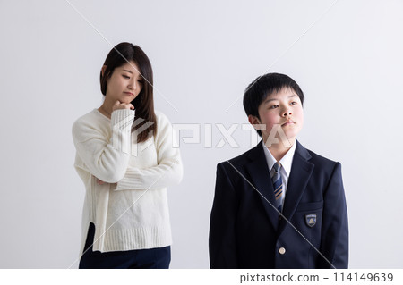 父母和孩子打架 114149639