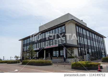 Image of cloudy sky and driver's license center | Kanazawa City, Ishikawa Prefecture Image of cloudy sky and driver's license center | Kanazawa City, Ishikawa Prefecture 114149712