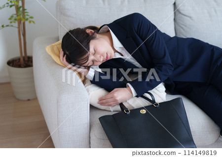 一個健康狀況不佳的女人 114149819