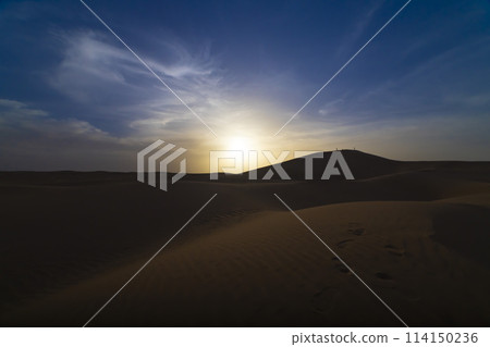Sahara desert in Mhamid El Ghizlane, southern Morocco, before sunset 114150236