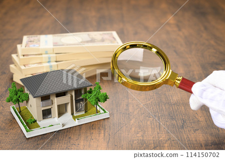 A miniature house and a stack of bills (+magnifying glass) A miniature house and a stack of bills (+magnifying glass) 114150702