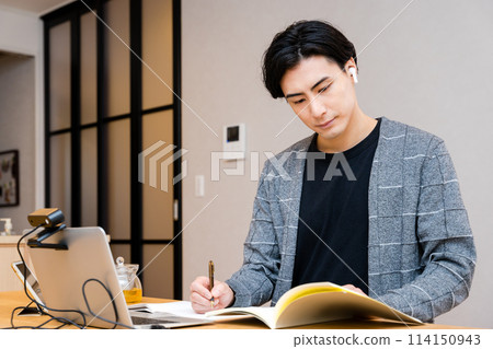 A man in his 30s studying for qualifications, languages, and English conversation in his living room for reskilling A man in his 30s studying for qualifications, languages, and English conversation in his living room for reskilling 114150943