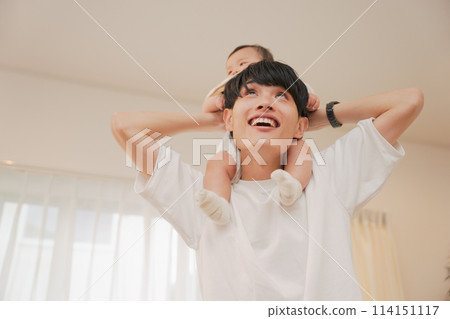A smiling father in his 20s or 30s having fun carrying his 0-year-old baby on his shoulders A smiling father in his 20s or 30s having fun carrying his 0-year-old baby on his shoulders 114151117