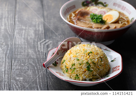 炒飯和拉麵 114151421