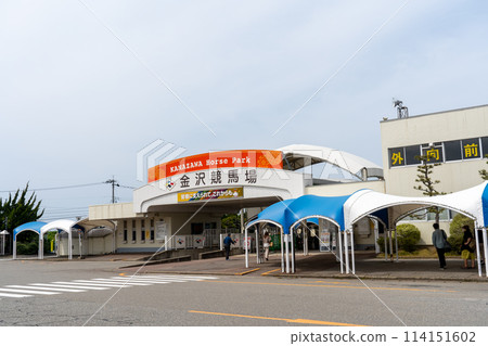 多雲天空下的當地賽馬場| 石川縣金澤市 114151602