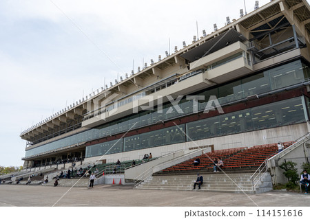 多雲天空下的當地賽馬場| 石川縣金澤市 114151616