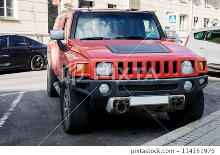 Hummer H3 in city Hummer H3 in city 114151976