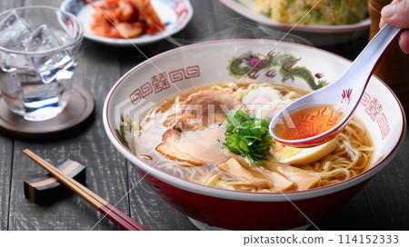 醬油拉麵、炒飯、泡菜 114152333