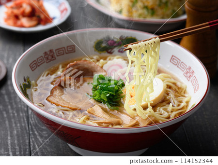 醬油拉麵 醬油拉麵 114152344