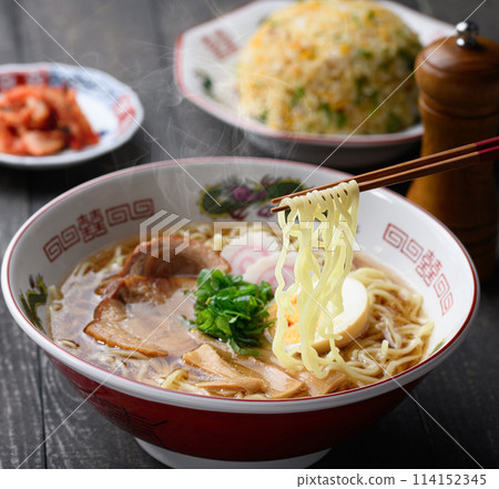 醬油拉麵 醬油拉麵 114152345