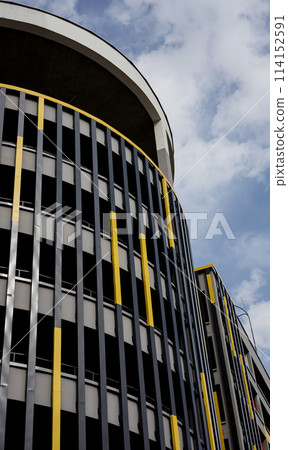 public multi-level parking 114152591