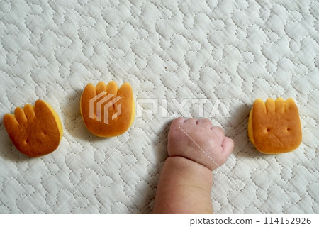 Plump hands Plump hands 114152926