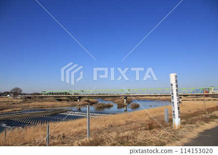 Scenery of Toyosui Bridge spanning the Kinugawa River in Mizukaido, Joso City, Ibaraki Prefecture 114153020