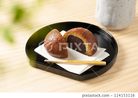 Karinto manju image 114153116