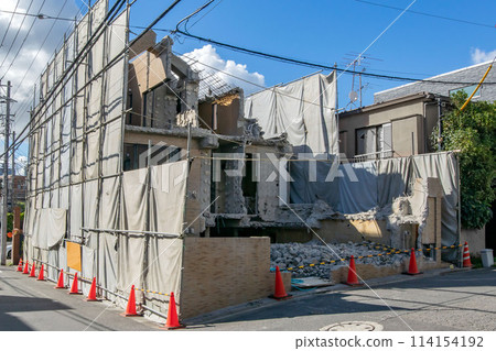 房屋拆除重建 114154192