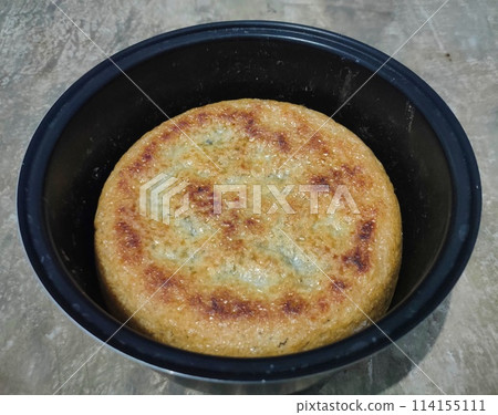 Photo of hardened rice, dry rice on magic com, the rice is dry and then hardened until it turns brownish. burnt rice, crusty rice Photo of hardened rice, dry rice on magic com, the rice is dry and then hardened until it turns brownish. burnt rice, crusty rice 114155111