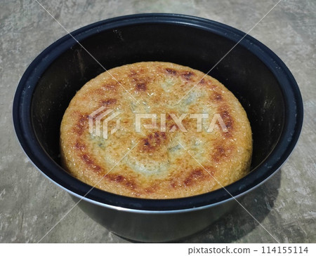 Photo of hardened rice, dry rice on magic com, the rice is dry and then hardened until it turns brownish. burnt rice, crusty rice Photo of hardened rice, dry rice on magic com, the rice is dry and then hardened until it turns brownish. burnt rice, crusty rice 114155114