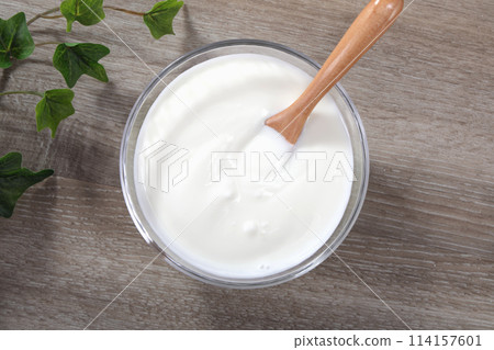 Delicious plain yogurt 114157601