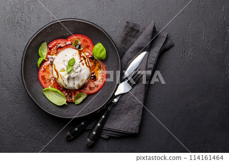 Burrata cheese, tomatoes and basil 114161464