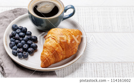 Cappuccino coffee and fresh croissant 114161602