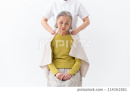 Massage tailoring woman 114161981