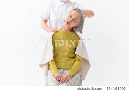 Massage tailoring woman 114161992