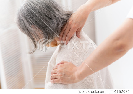 Massage tailoring woman Massage tailoring woman 114162025