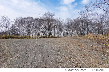 Wide dirt roads in Hokkaido 114162068