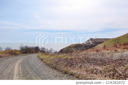 Wide dirt roads in Hokkaido 114162072