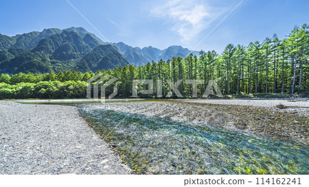 Kamikochi in summer with beautiful fresh greenery: Azusa River and Mt. Roppongi [Matsumoto City, Nagano Prefecture] 114162241
