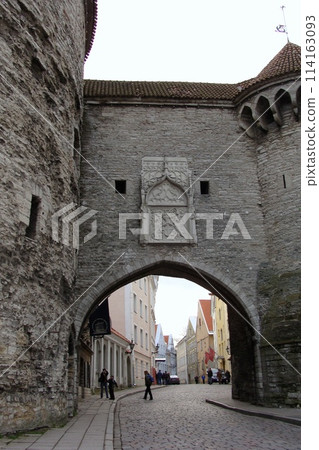 Historical houses on cobbled street in old town. The medieval architecture of small walkway in empty streets and alleys. Detail of buildings in narrow lane. Tallinn, Estonia - November 3, 2008 Historical houses on cobbled street in old town. The medieval architecture of small walkway in empty streets and alleys. Detail of buildings in narrow lane. Tallinn, Estonia - November 3, 2008 114163093