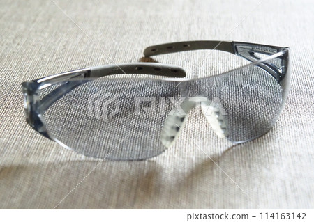 Sunglasses to protect your eyes from the summer sun Sunglasses to protect your eyes from the summer sun 114163142