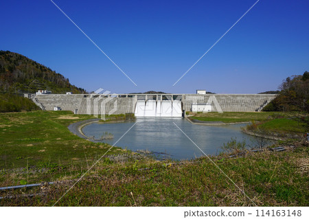 Tobetsu Dam from the front in spring, 2024 114163148