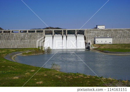 Tobetsu Dam from the front in spring, 2024 114163151