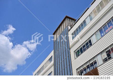 LUZ Shonan Tsujido in front of Tsujido Station 114163195