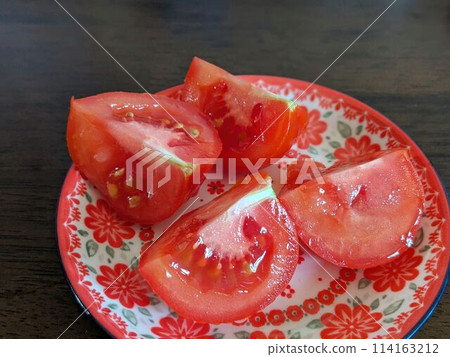 Cut tomatoes Cut tomatoes 114163212