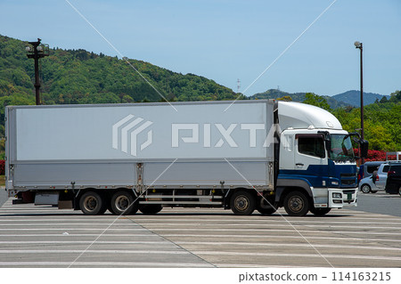 4軸低地板大型貨車 114163215