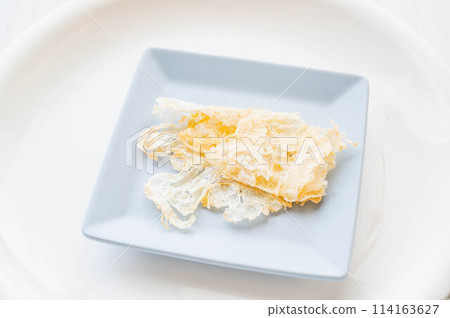 Dried scallops 114163627