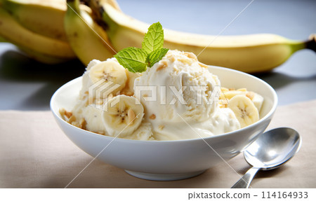 Bowl of banana ice cream 114164933